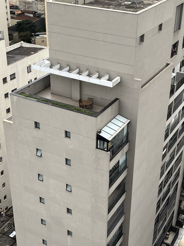 Fachada e cobertura por drone